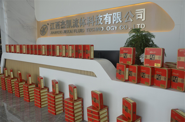 月亮拍了拍你說(shuō)“中秋快樂(lè)呀”。